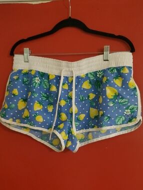 OP White-Trim Yellow Strawberry Pattern Micro- Shorts Junior Sz L 11-13